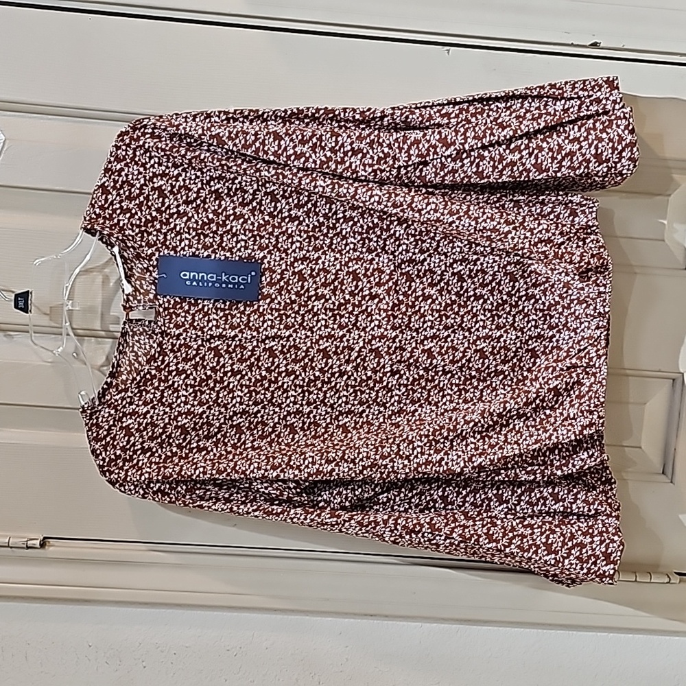 anna-kaci  NWT blouse size XL (smaller than usal, please see measurements)